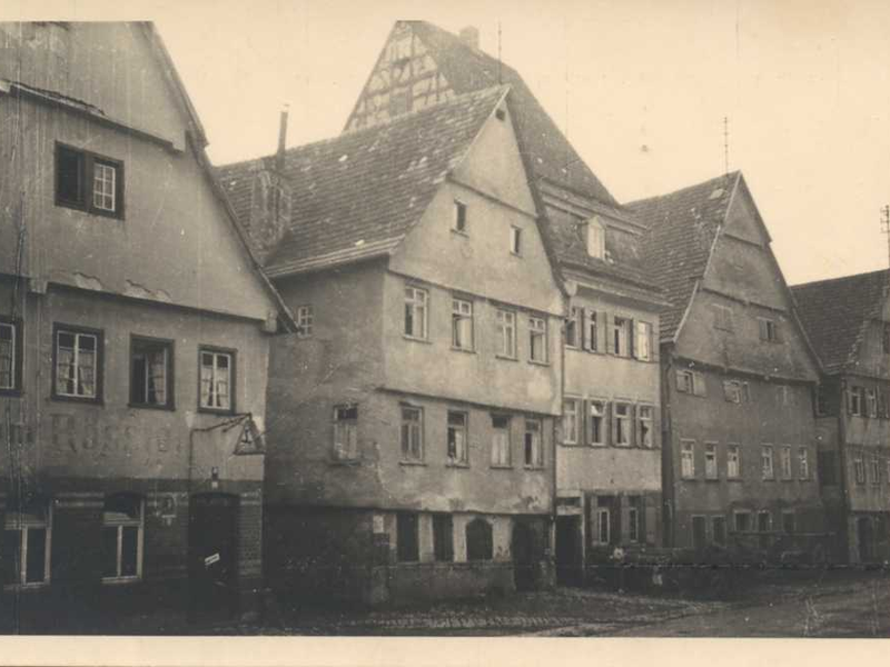 Häuserzeile in der STuttgarter STraße. GAnz links das Gasthaus "Rössle"
