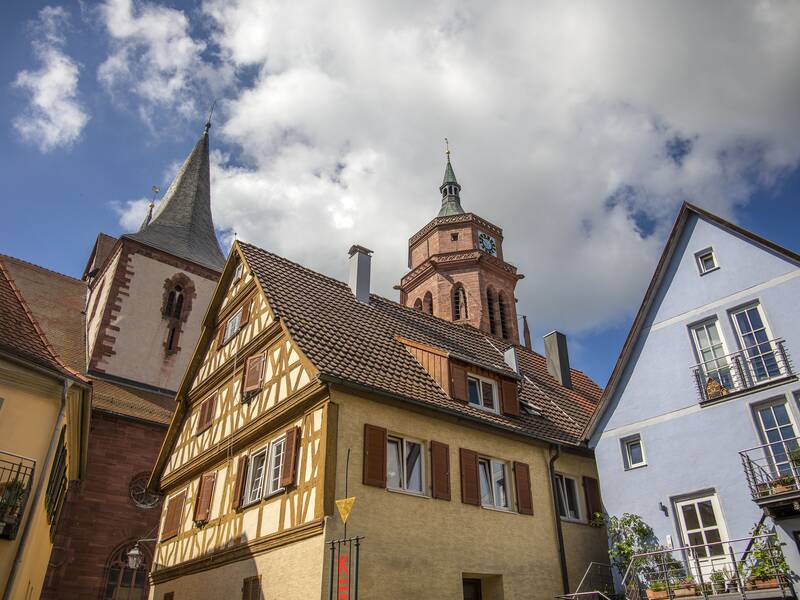 Katholische Stadtkirche Peter und Paul mit Sicht aus  der Kapuzinergasse
