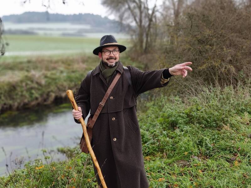 Weiler Hannes während seiner Führung durch die Natur