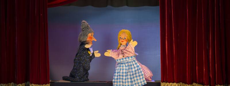 Handpuppen im Handpuppenmuseum auf der Bühne