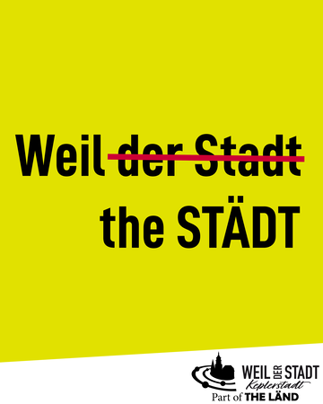 Das Bild zeigt gelben Hintergrund mit dem durchgestrichenen Text "Weil der Stadt" und darunter "the STÄDT", sowie das Logo von Weil der Stadt und den Text "Part of THE LÄND".