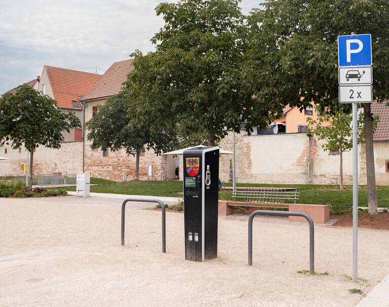 Eine E-Ladesäule.