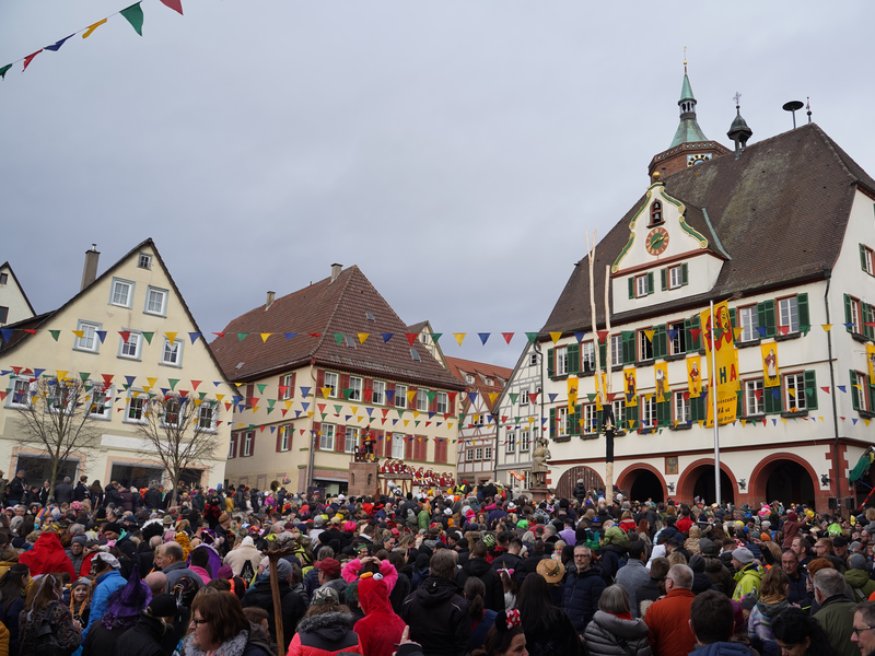 Besuchermenge am Narrensprung