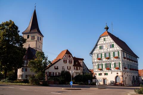 Kirchenburg und Rathaus in Merklingen
