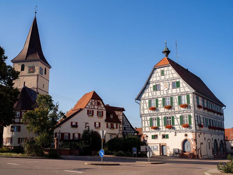Kirchenburg und Rathaus in Merklingen