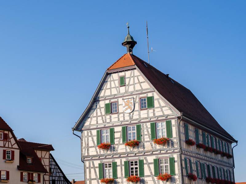 Kirchenburg und Rathaus in Merklingen
