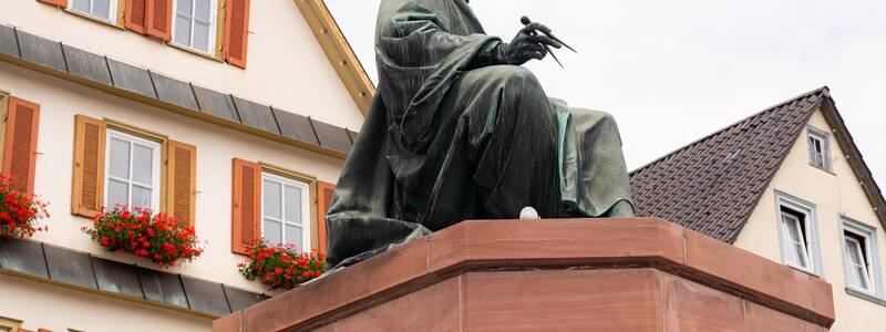 Das Kepler-Denkmal auf dem Marktplatz von Weil der Stadt