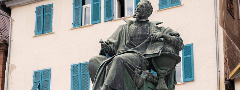 Das Kepler-Denkmal auf dem Marktplatz von Weil der Stadt
